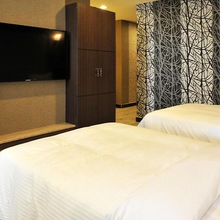 Maple Hotel Tainan Luaran gambar