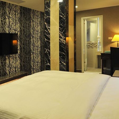 Maple Hotel Tainan Luaran gambar