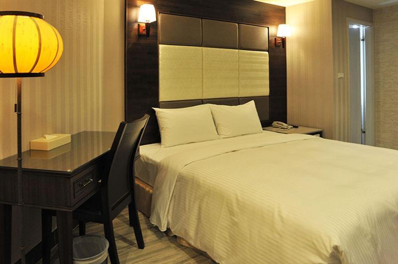 Maple Hotel Tainan Luaran gambar