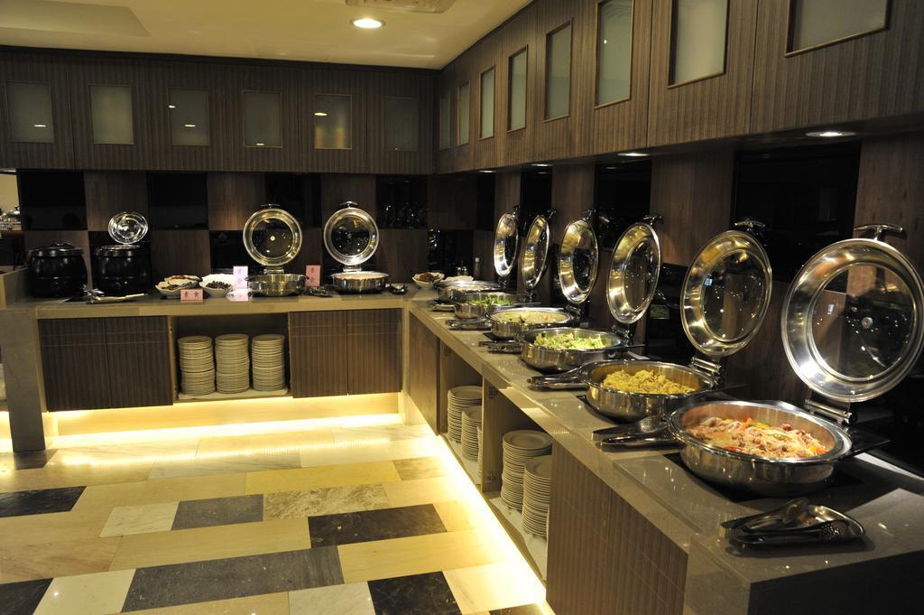 Maple Hotel Tainan Luaran gambar