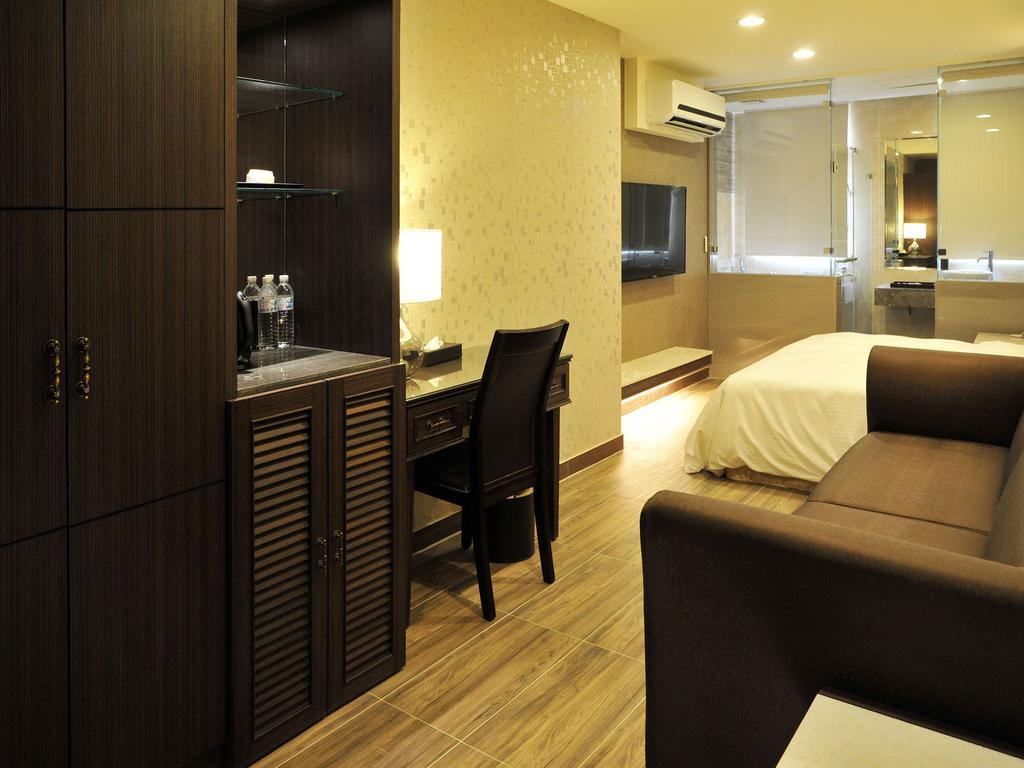 Maple Hotel Tainan Luaran gambar