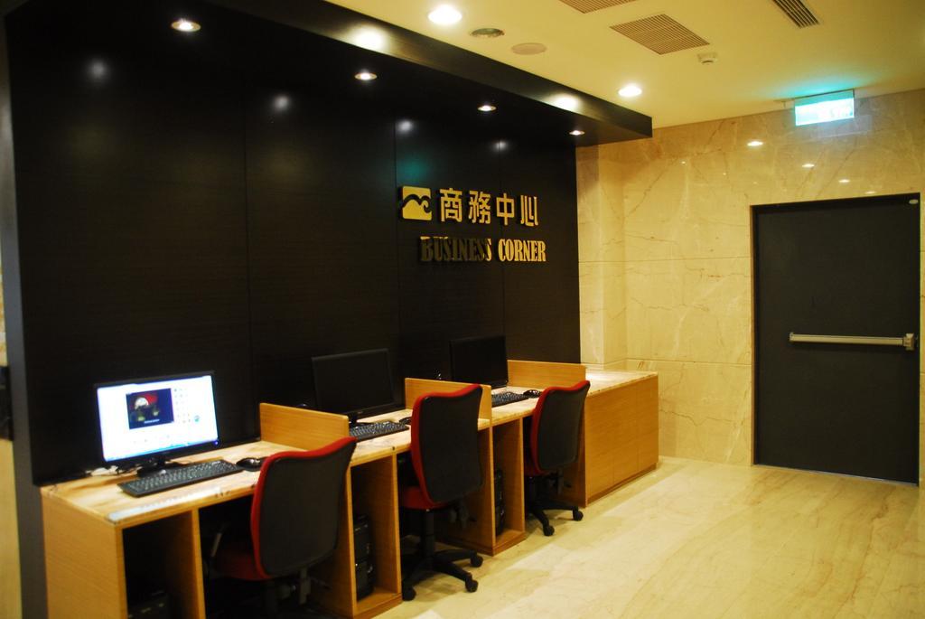 Maple Hotel Tainan Luaran gambar