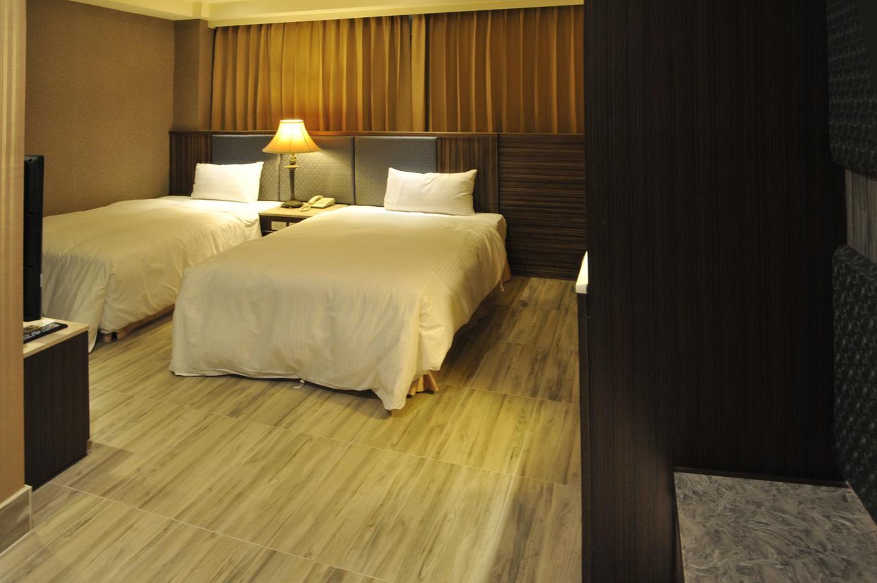 Maple Hotel Tainan Luaran gambar