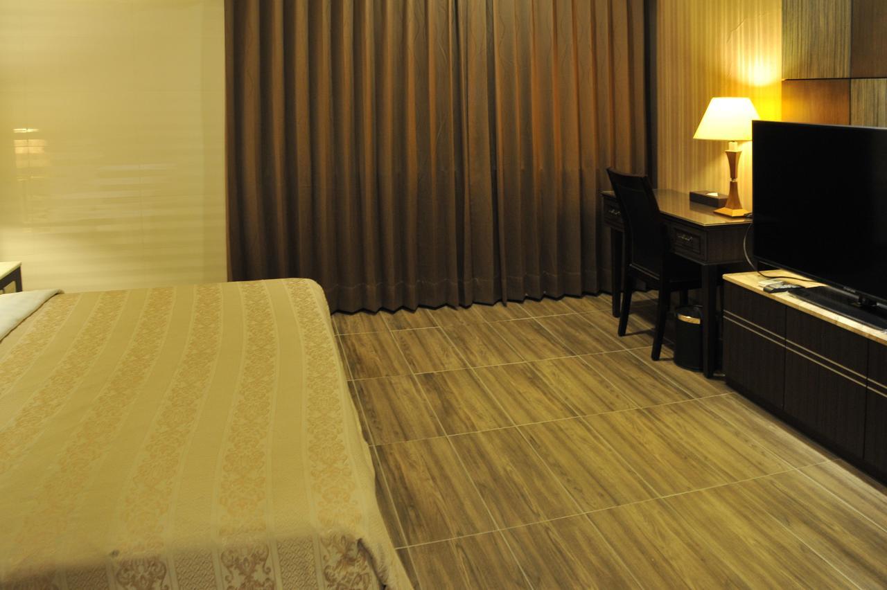 Maple Hotel Tainan Luaran gambar
