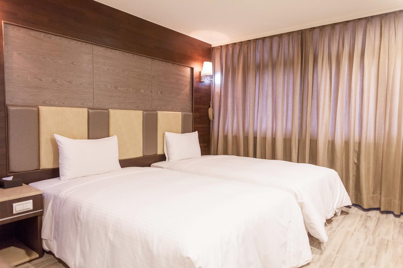 Maple Hotel Tainan Luaran gambar