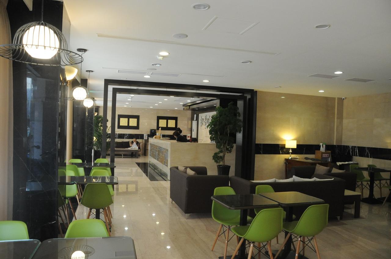Maple Hotel Tainan Luaran gambar