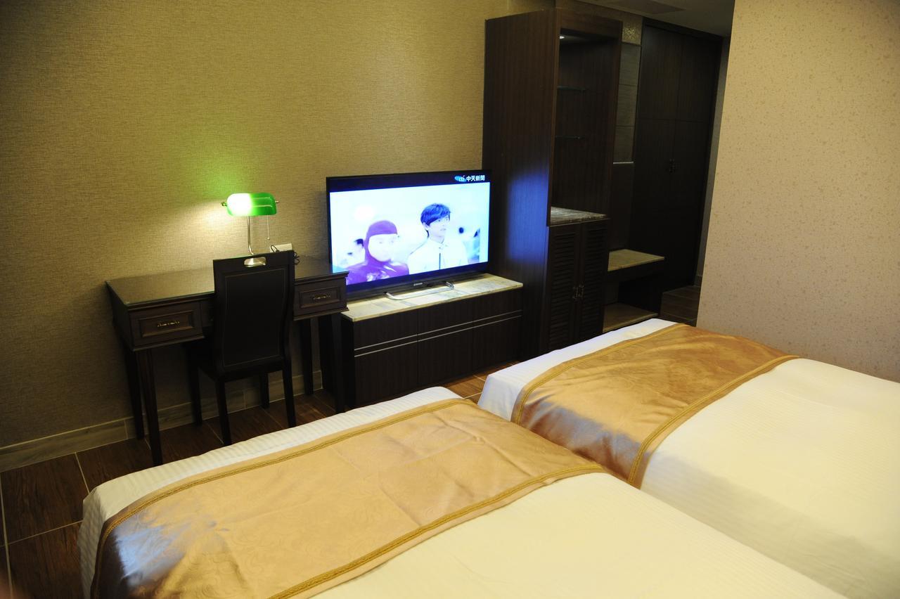 Maple Hotel Tainan Luaran gambar