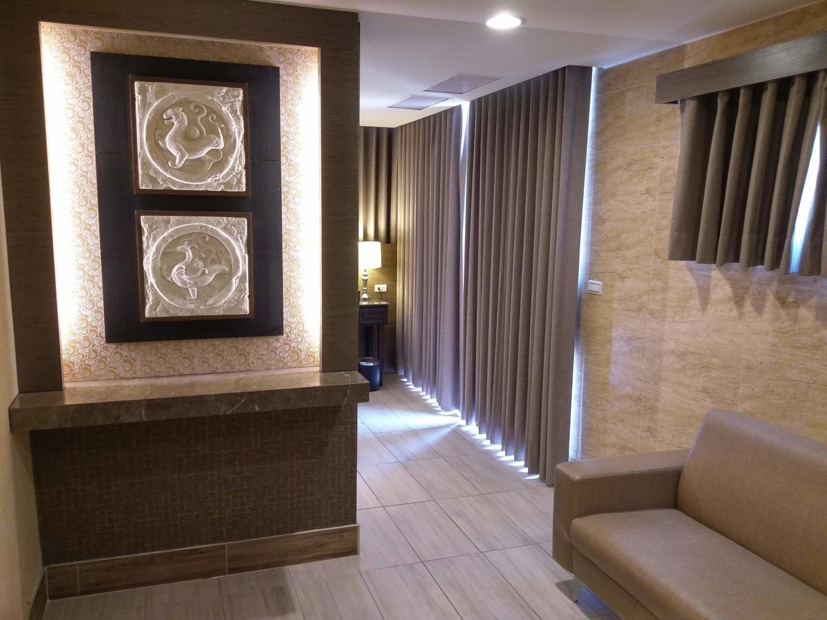 Maple Hotel Tainan Luaran gambar