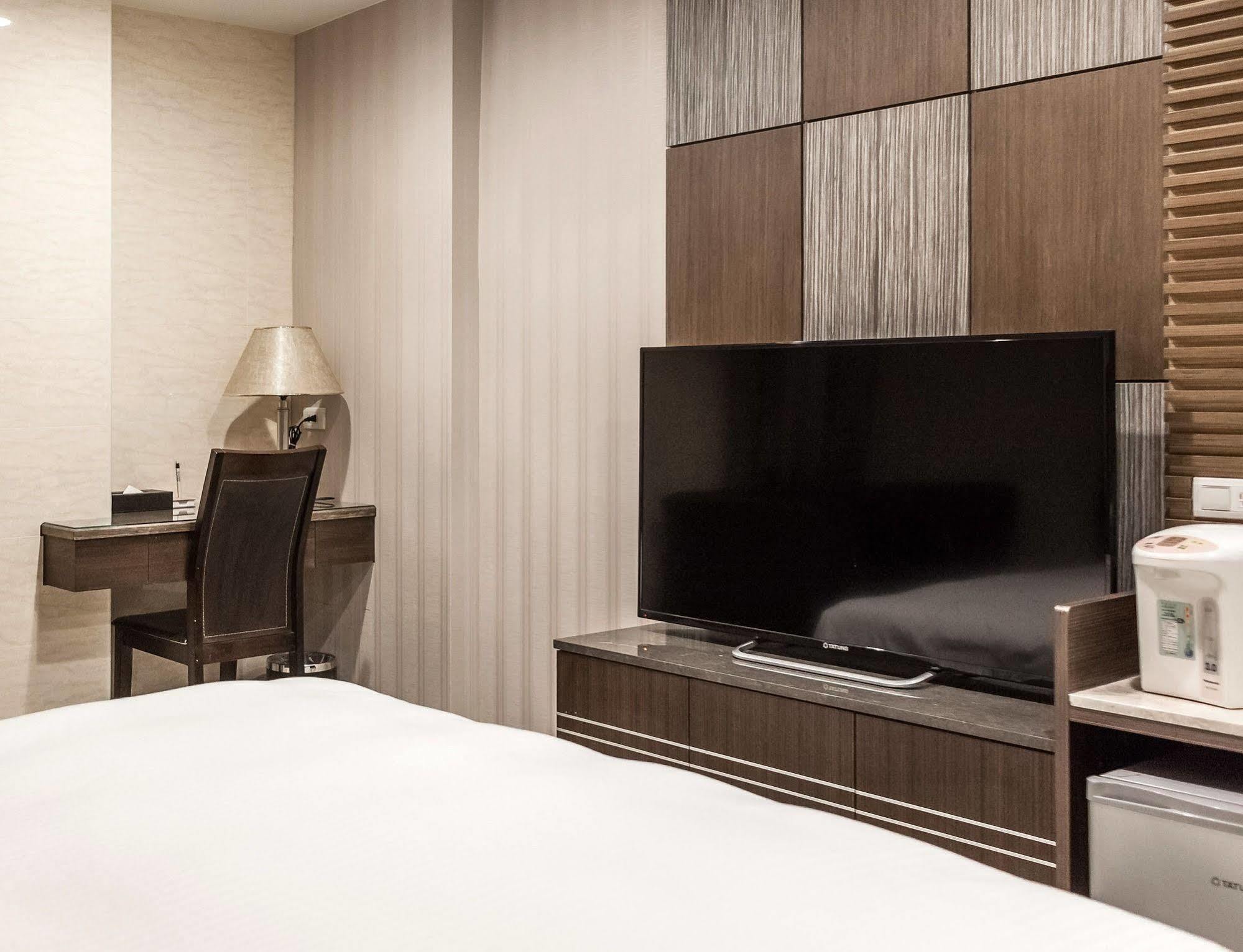 Maple Hotel Tainan Luaran gambar