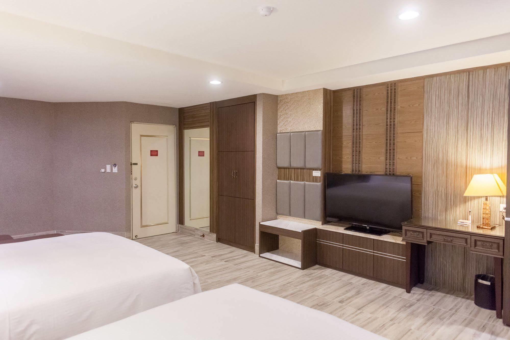 Maple Hotel Tainan Luaran gambar