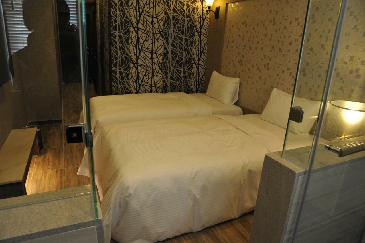 Maple Hotel Tainan Luaran gambar