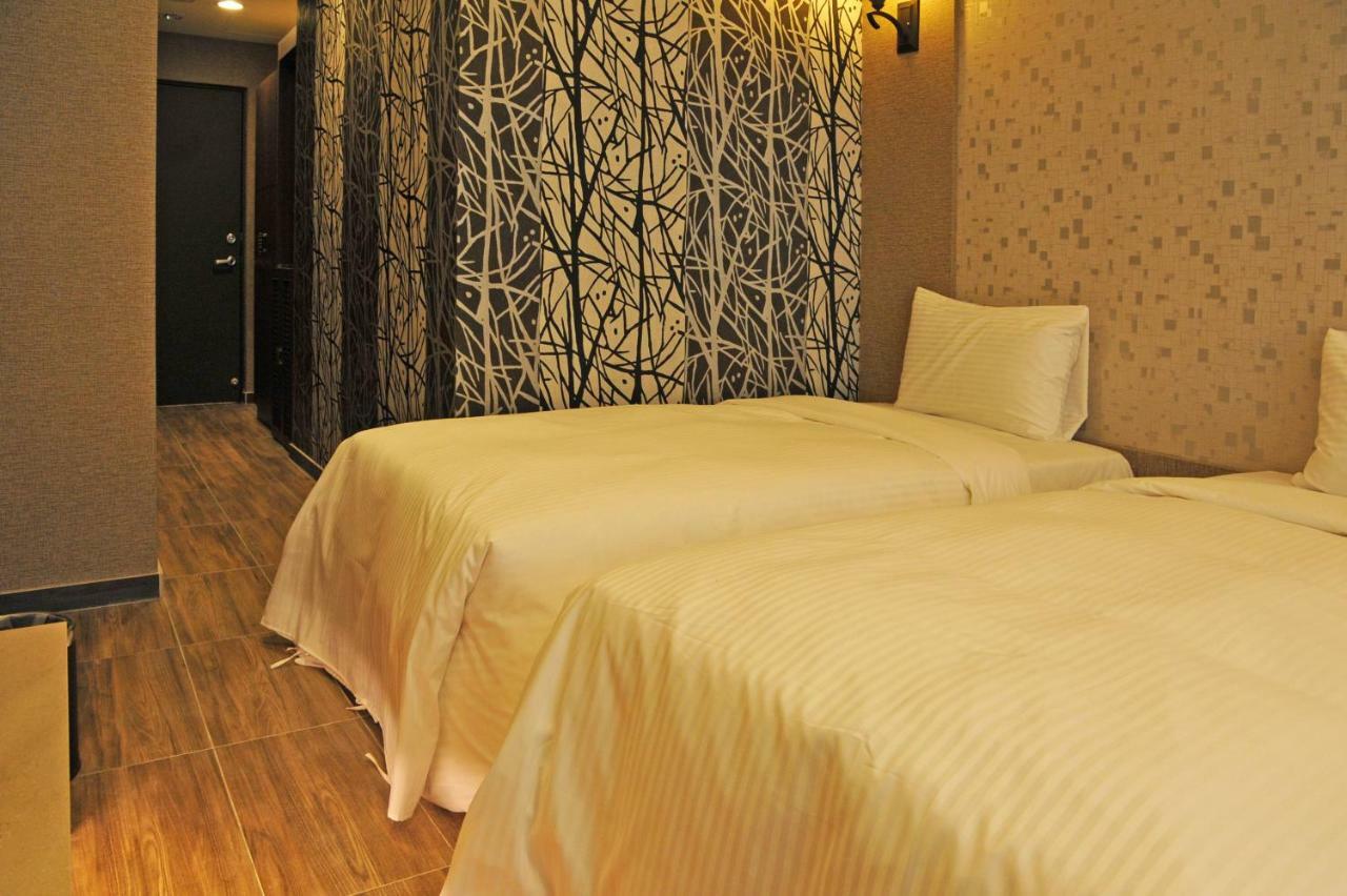Maple Hotel Tainan Luaran gambar